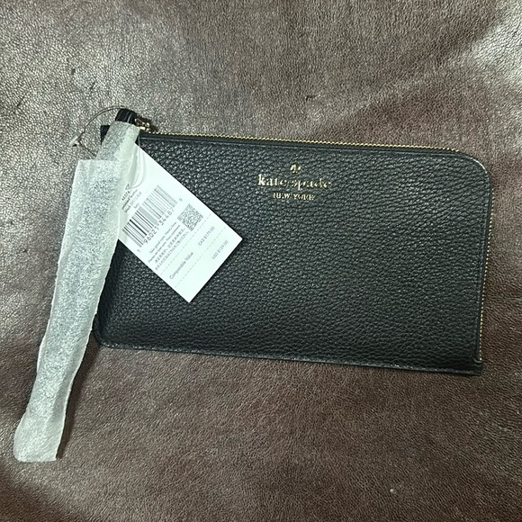kate spade Handbags - Kate spade wristlet